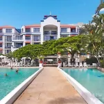 Calypso - Classic Resort Style Apartment - Steps From The Beach!