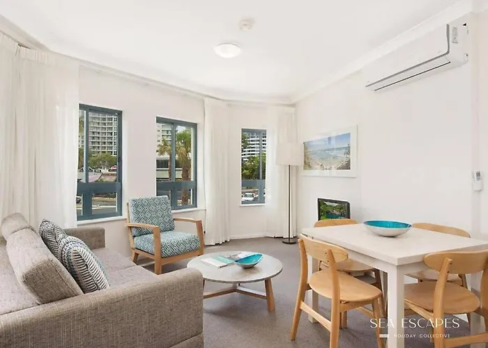 Calypso - Classic Resort Style Apartment - Steps From The Beach!