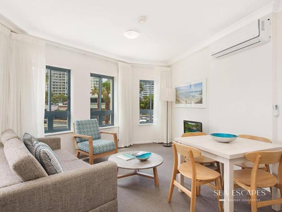 Apartment Calypso - Classic Style - Steps From The Beach!