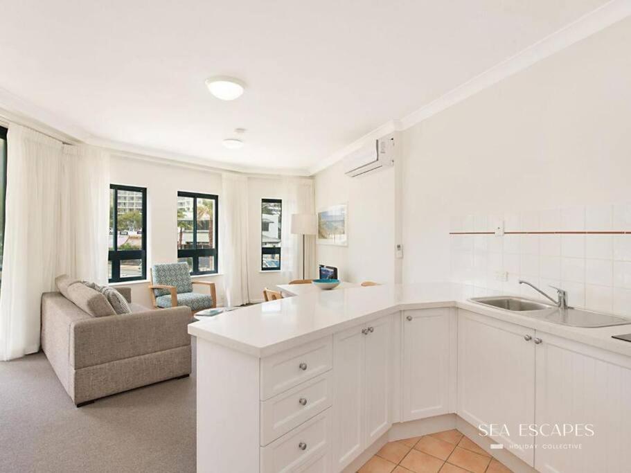 Calypso - Classic Style - Steps From The Beach! Gold Coast